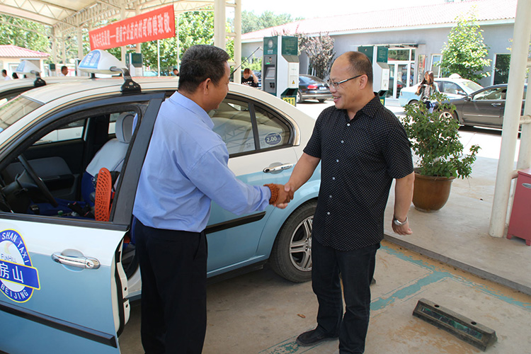 “腰痛宁公益”最辛苦职业评选启动，的哥首获关爱